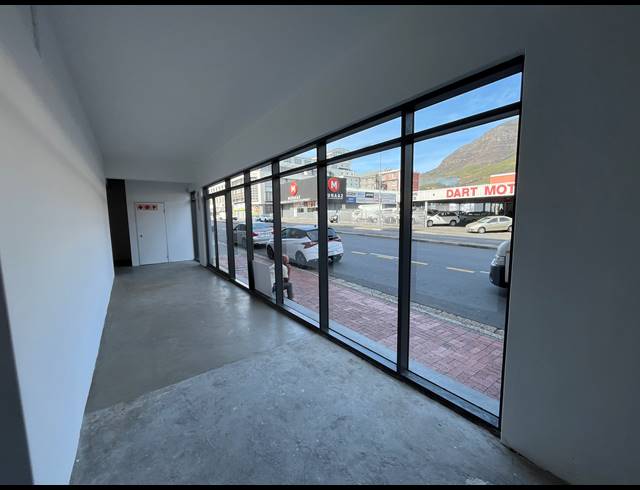 496M² BUSINESS TO LET IN WOODSTOCK